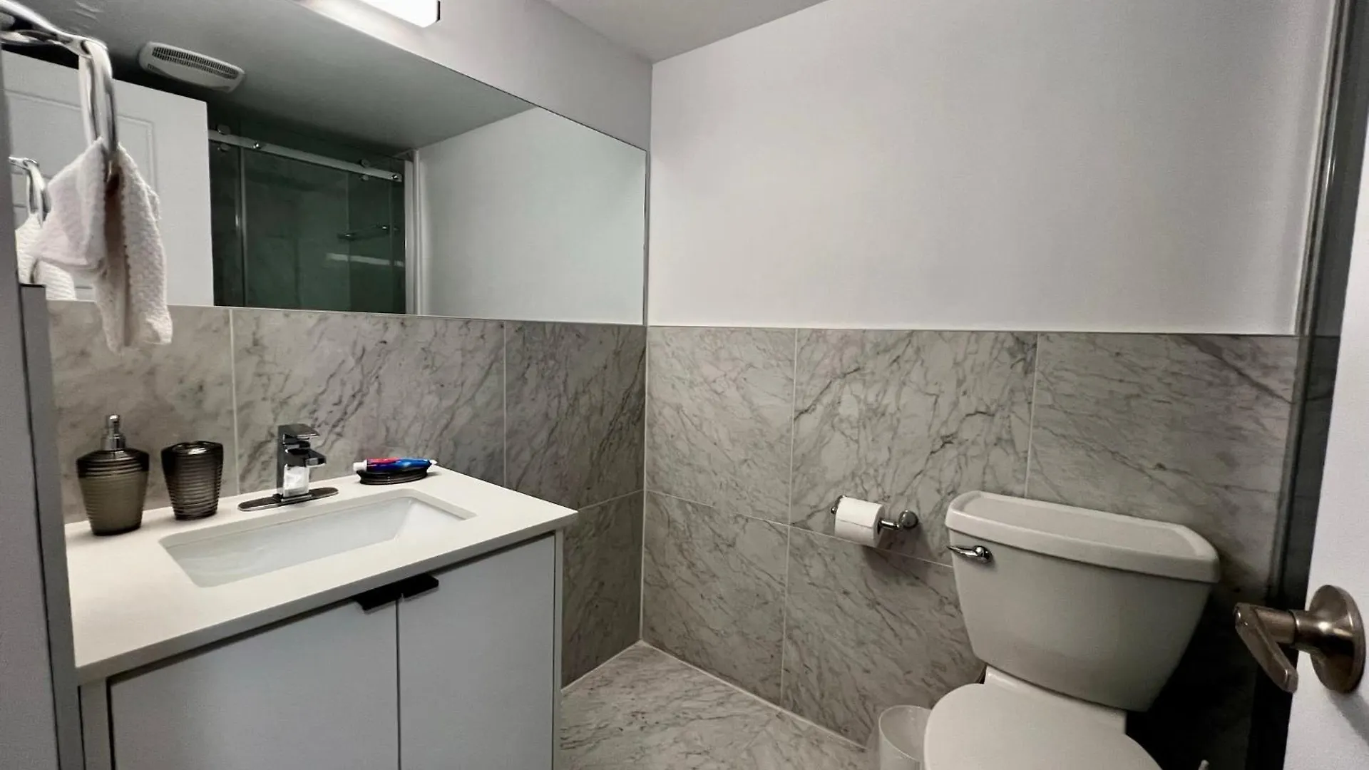 Apartment Sunny Stay-Downtown Montreal Canada